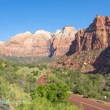 Van boven zicht op de weg door Zion NP © fotografiepetra