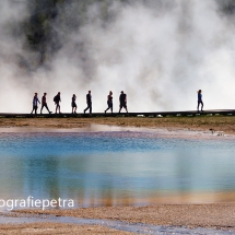 Wandelen op de houten paden bij Excelsior Geyser Crater © fotografiepetra