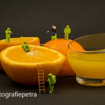 Verse sinaasappelsap onderzoeken © fotografiepetra